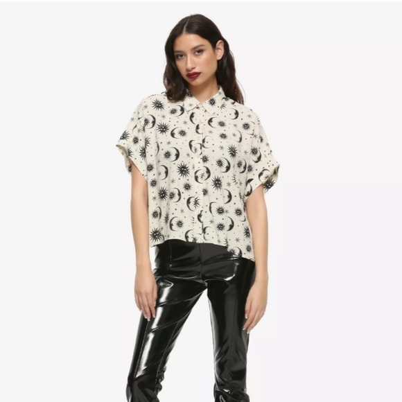 Hot Topic Tops - Hot Topic Cream & Black Celestial Moon Stars Oversized Crop Button-Up Shirt XS